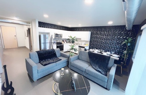 Downtown Des Moines Apartamento | The Green & Onyx Escape
