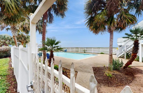 Pointe San Luis Casa | The Green Palm