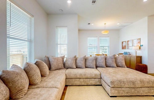Pointe San Luis Casa | The Green Palm