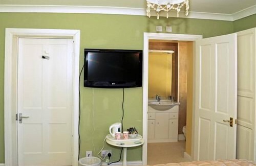 Bangor Cama Y Desayuno | Cama de Matrimonio o Dos Camas-Baño en la habitacion-GREEN