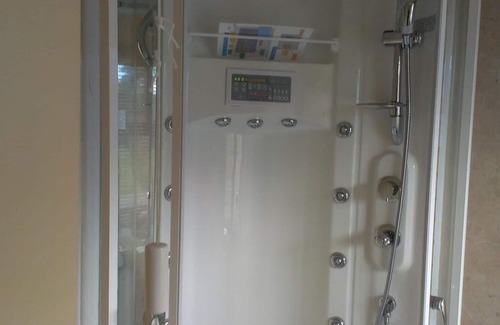 Bangor Cama Y Desayuno | Cama de Matrimonio o Dos Camas-Baño en la habitacion-GREEN