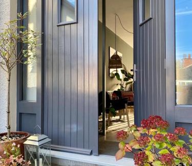 Belfast Casa | The Green Room guest suite