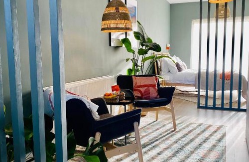 Belfast Casa | The Green Room guest suite