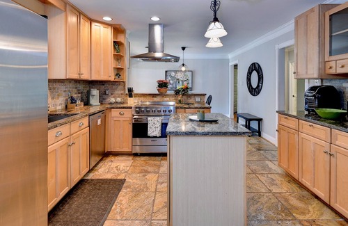 Berkeley Casa | The Greenhouse: A peaceful retreat minutes from all Williamsburg has to offer