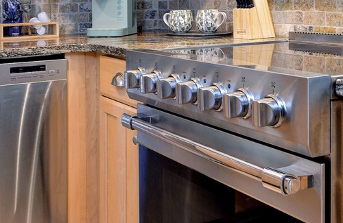 Berkeley Casa | The Greenhouse: A peaceful retreat minutes from all Williamsburg has to offer