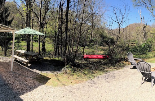 Nallen Cabina | The Greenhouse - New River Gorge National Park