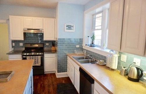 Rogers Park Casa | The Greenleaf House—Whole House