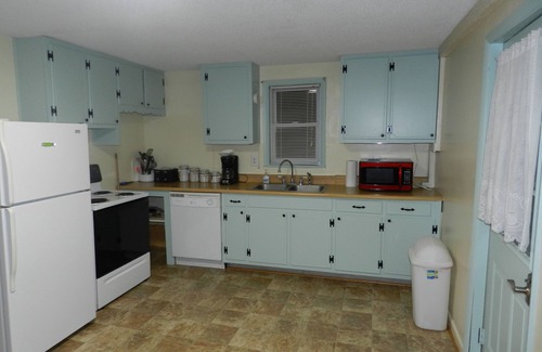 Wilson Creek Cabaña | The Grey Cabin at Highland Hideaways