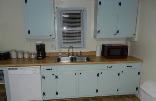 Wilson Creek Cabaña | The Grey Cabin at Highland Hideaways