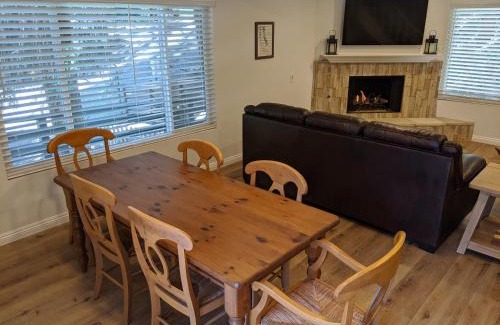 Cedar Glen Casa | “The Grey Haven” – Secluded home in the woods