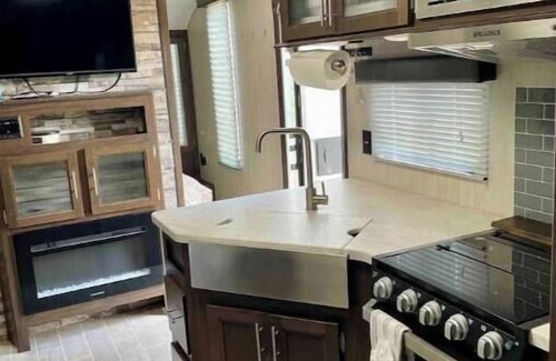 Hermosa Casa | The Grey Wolf - Camper by Mount Rushmore/Custer SP