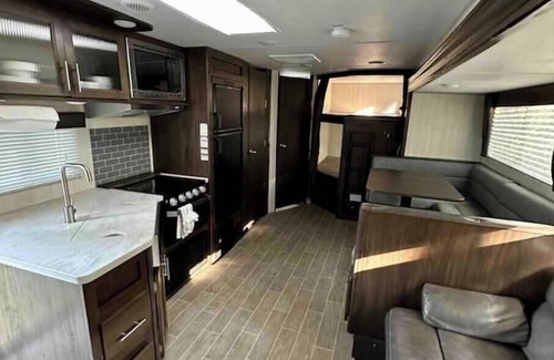 Hermosa Casa | The Grey Wolf - Camper by Mount Rushmore/Custer SP