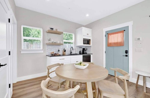 Fredericksburg Cabaña | The Grove-c With Hot Tub - Walk to Main Street