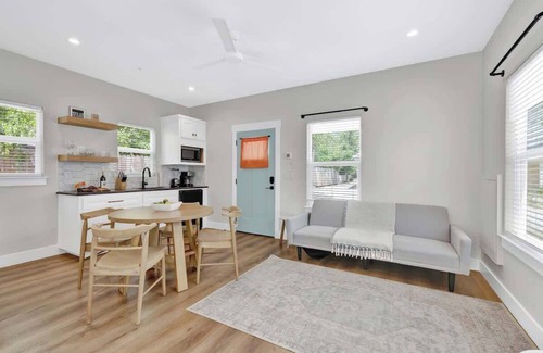 Fredericksburg Cabaña | The Grove-c With Hot Tub - Walk to Main Street