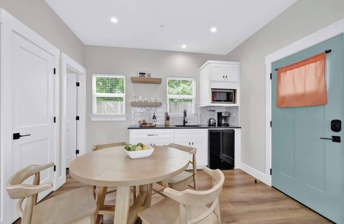 Fredericksburg Cabaña | The Grove-c With Hot Tub - Walk to Main Street