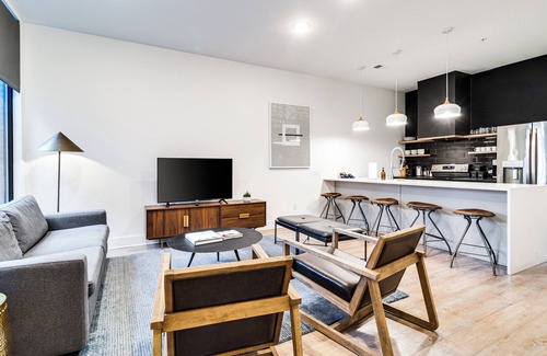 Edgehill Casa | The Grove Full Buyout by AvantStay | Sleeps 100