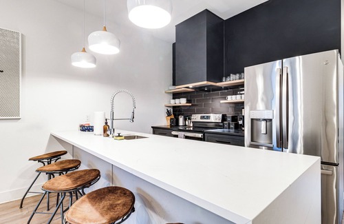 Edgehill Casa | The Grove Full Buyout by AvantStay | Sleeps 100