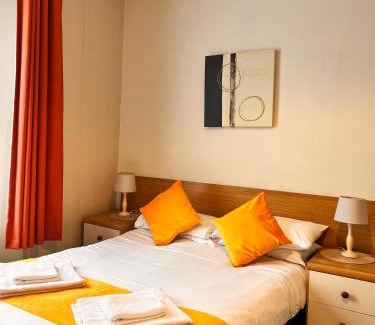 Grove Park Village Cabina | The Grove