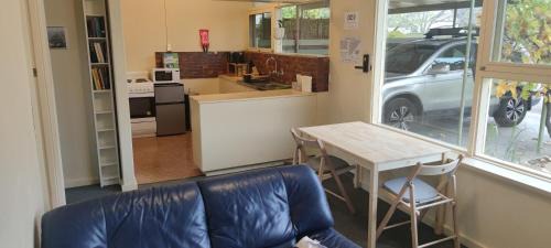 Oaklands Park Apartamento | The Grove Getaway 2 min walk to train and shops