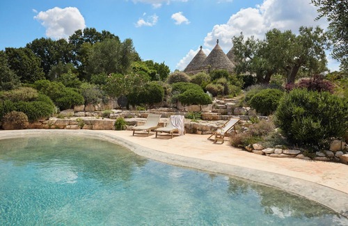Ostuni Villa | Il Guardiano, trullo refinado con piscina en Valle d Itria rodeado de naturaleza