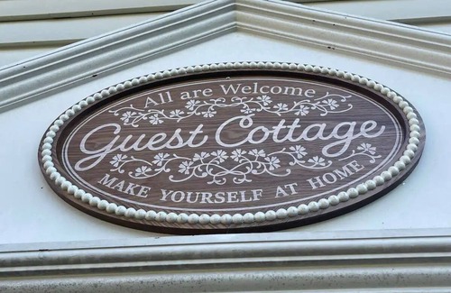 Bowers Cabaña | The Guest Cottage at Dryville