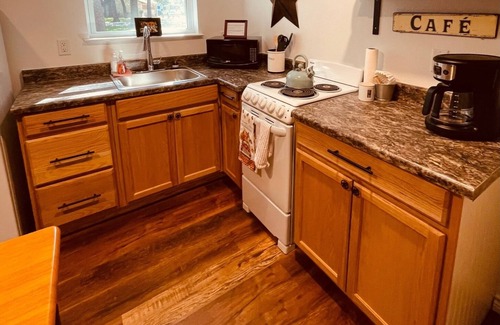 Pecan Acres Cabaña | THE GUEST HOUSE AT EAGLE MOUNTAIN LAKE