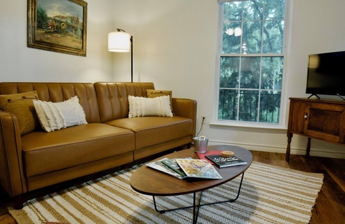 Pecan Acres Cabaña | THE GUEST HOUSE AT EAGLE MOUNTAIN LAKE