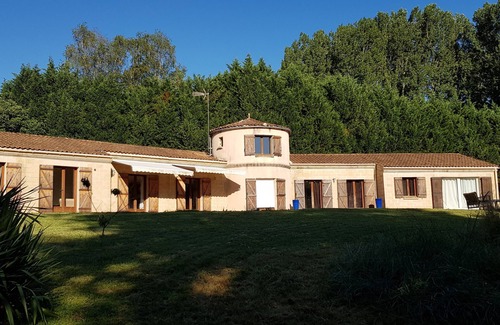 Noaillan Apartamento | Nuevo ... Bed & Breakfast entre viñedos y mar!