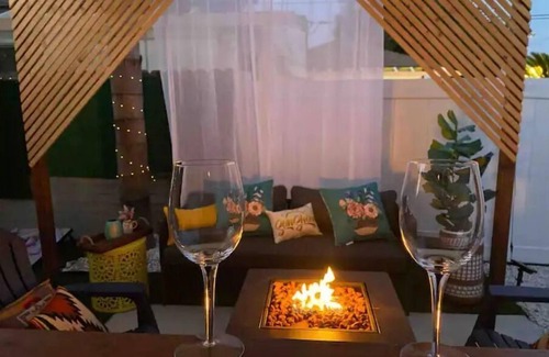 East San Gabriel Casa | The GuestHouse W/King Bed & Private courtyard