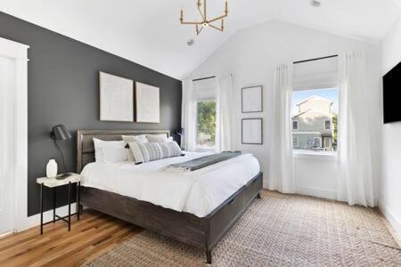 Hope Gardens Casa | The Hadley House - Cozy Porch & Fenced in Backyard