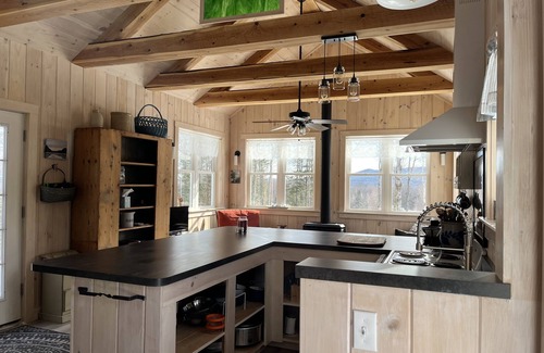 Charleston Cabina | The Hamblett at Hinton Hill
