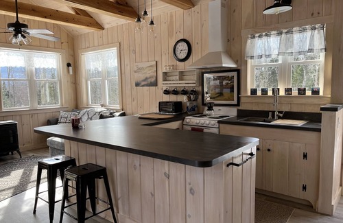 Charleston Cabina | The Hamblett at Hinton Hill