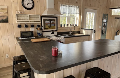 Charleston Cabina | The Hamblett at Hinton Hill