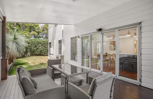 Bulimba Casa | The Hampton Retreat - 6BR 16 Guest Pet Friendly House
