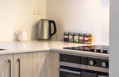 Upper Riccarton Casa | The happy hideaway 2 bed 2 bath