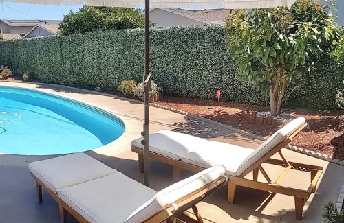 Hayward Casa | The Happy Hideaway - Swimming pool inside - 3BR - 2BA- Look at me!