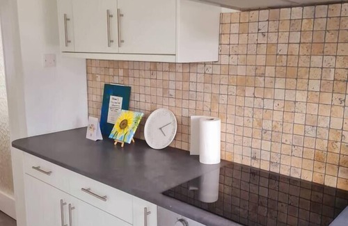 Waltham Cross Casa | The Happy Place, welcome to this cosy home sat in a quite part of Waltham Cross.