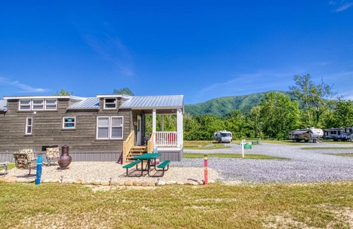 Gatlinburg - Pigeon Forge Casa | The Happy Shack cottage