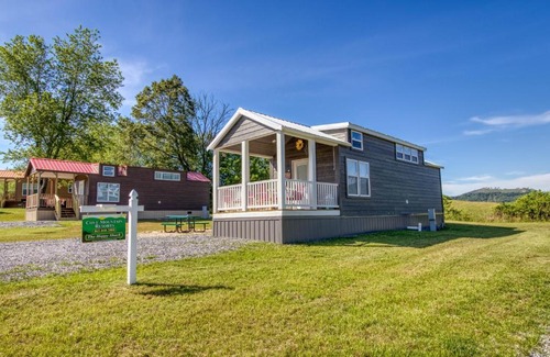 Gatlinburg - Pigeon Forge Casa | The Happy Shack cottage