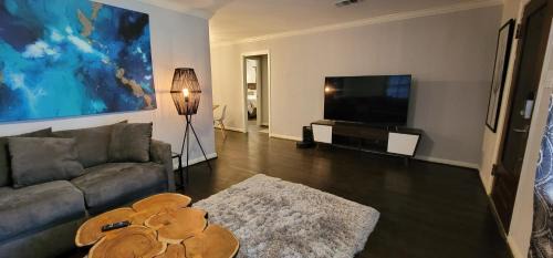 South Central Houston Casa | The Harby Street House - Close to U of H, Stadiums, Downtown, Med Center