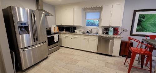 South Central Houston Casa | The Harby Street House - Close to U of H, Stadiums, Downtown, Med Center