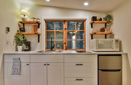 Hendersonville Cabaña | The Haven: Mountaintop Cottage Retreat