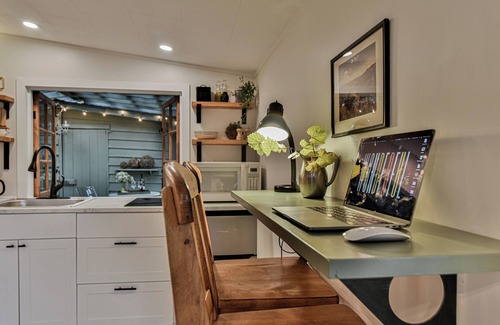 Hendersonville Cabaña | The Haven: Mountaintop Cottage Retreat