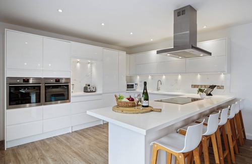 Saundersfoot Casa | The Hawthorns - Luxury Cottage, Hot Tub, Sea Views