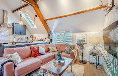 Trevor Casa | The Hay Loft