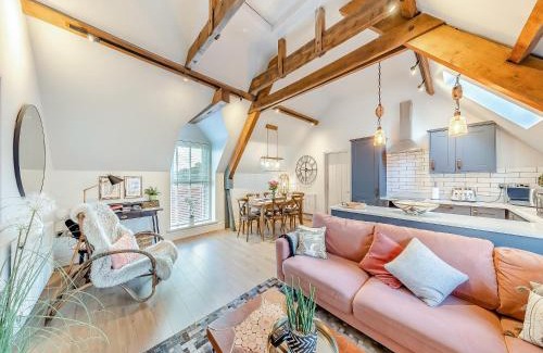 Trevor Casa | The Hay Loft