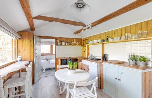 Bath Cabina | The Hay Trailer