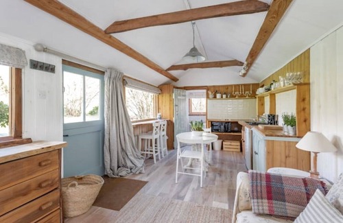 Bath Cabina | The Hay Trailer