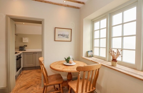 Market Rasen Cabaña | THE HAYLOFT AT WARREN HOUSE, romantic, with a garden in Wragby