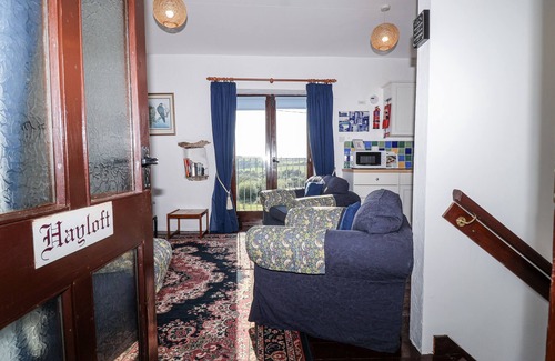 Commonmoor Casa | THE HAYLOFT, pet friendly, character holiday cottage in St Cleer